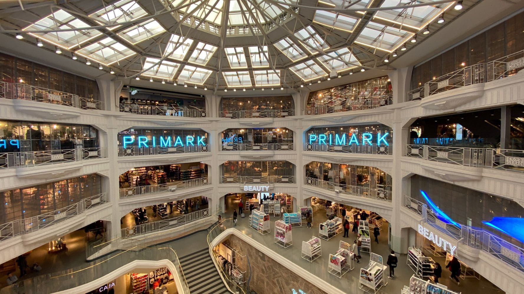 Empleos en Primark: Únete a la moda y haz carrera con estilo