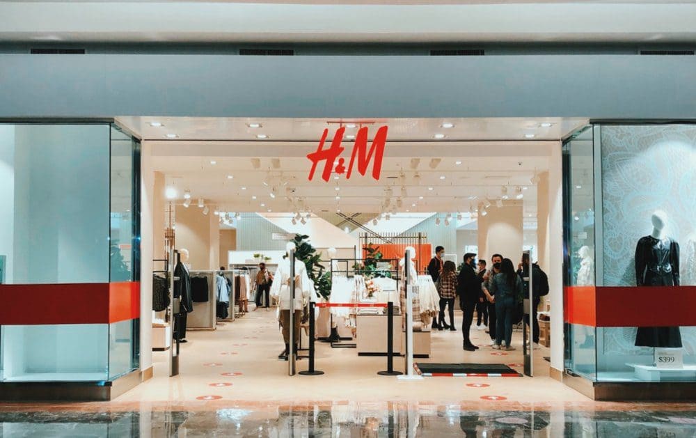 Trabaja en H&M: Crea tendencias y construye tu carrera en moda